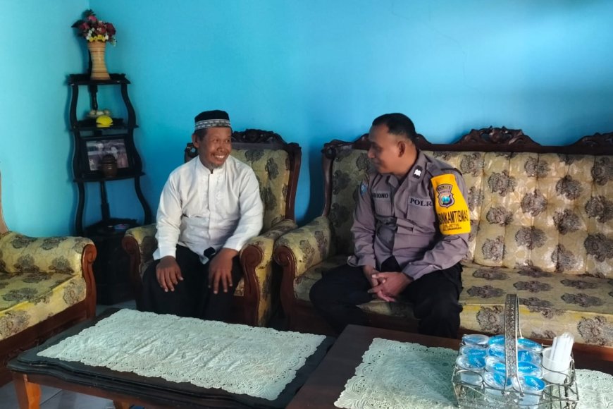 Gandeng Tokoh Agama, Bhabinkamtibmas Polsek Dagangan Silaturahmi ke Kediaman H. Ahmad Zainudin di Desa Jetis