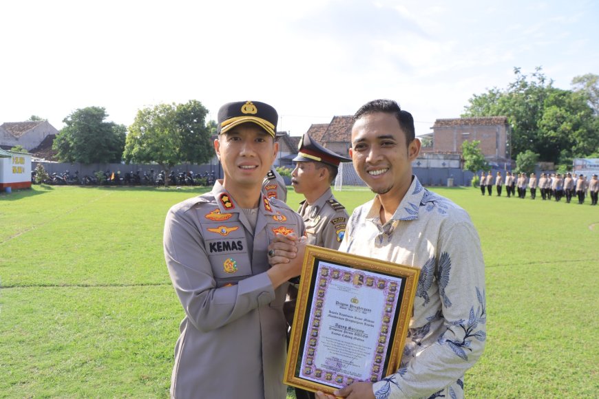 Kapolres Madiun Berikan Penghargaan kepada Pimpinan Bulog atas Dukungan Program Ketahanan Pangan