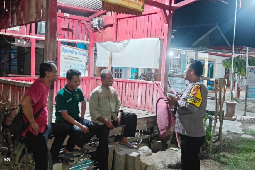 Perkuat Keamanan Swakarsa, Bhabinkamtibmas Polsek Wonoasri Sambangi Pos Ronda Dusun Plumpung Lor