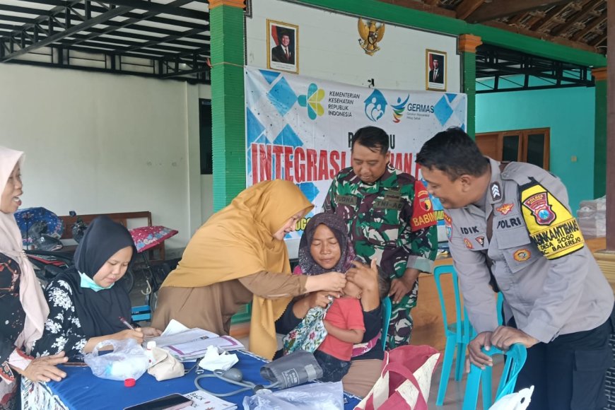 Bhabinkamtibmas Kebonagung Masuk Warung, Ingatkan Penduduk Waspada Penipuan Medsos dan Bahaya Judi Online