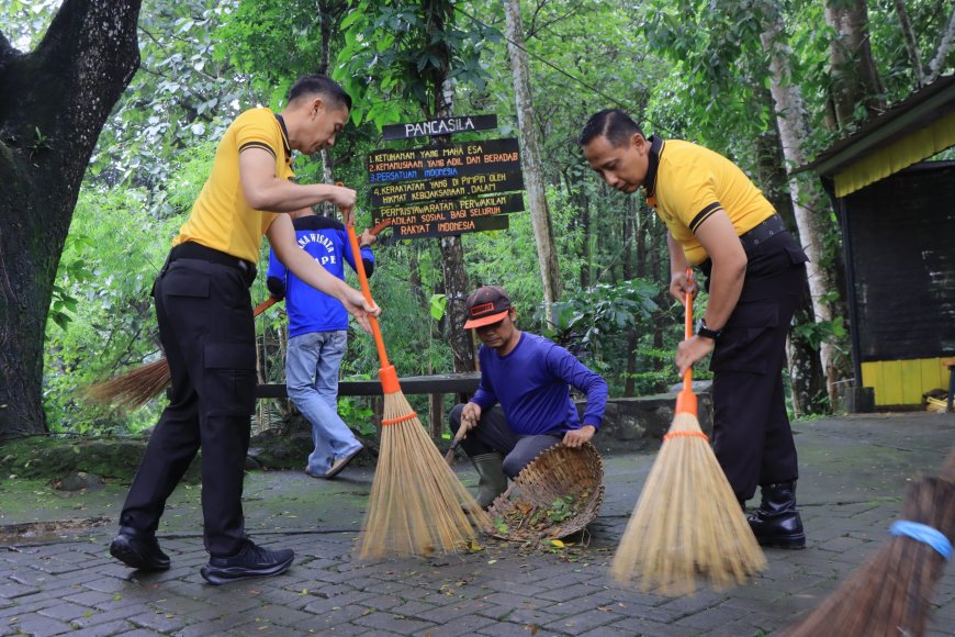 Polres Madiun Gelar Kerja Bakti Serentak Dukung Gerakan Indonesia Asri di Wisata Wahana Grape