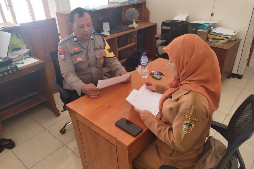 Antisipasi Banjir dan DBD, Bhabinkamtibmas Desa Warurejo Sambangi Perangkat Desa