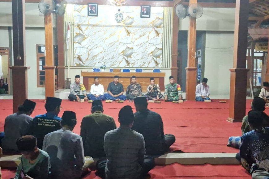 Jelang Puasa, Bhabinkamtibmas Saradan Titip Pesan Damai di Tengah Jamaah Desa Pajaran